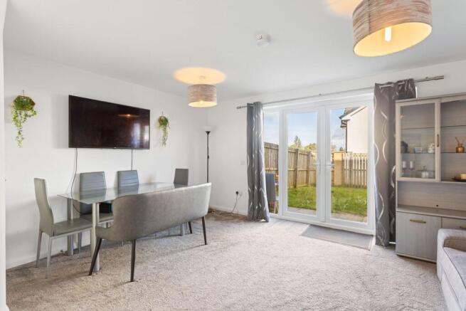 Lounge & Dining Area