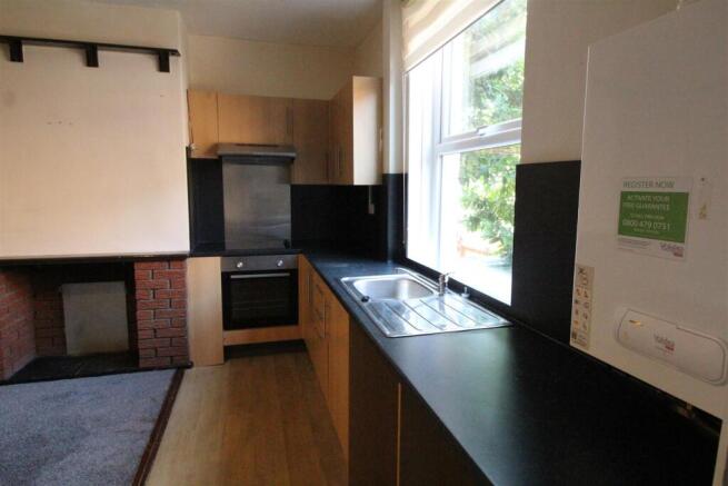 LOUNGE WITH KITCHEN AREA