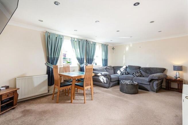 2 bed Flat for sale Image 4