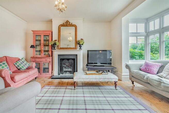 8571782-interior02.jpg
