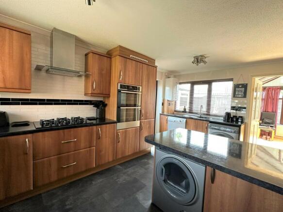 Kitchen 1.JPG