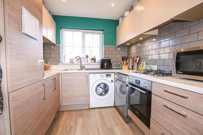 Larchwood Road, Red Lodge, Bury St. Edmunds photo 4