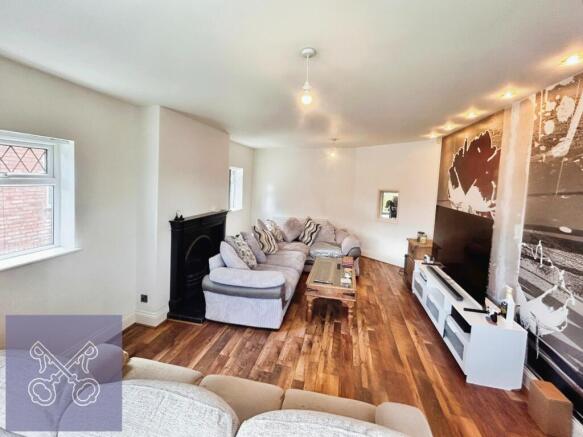 4 bed Semi-Detached for sale Image 8