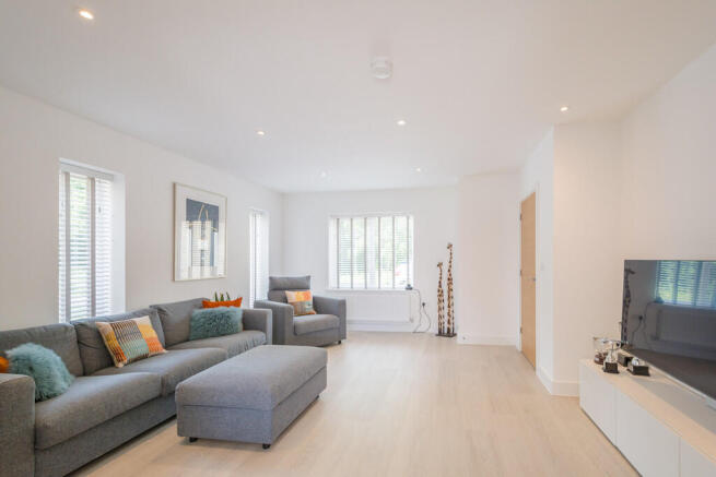 8 Janes Grove Emp...