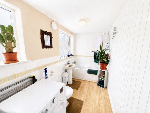 3 bed Terraced for sale Image 9