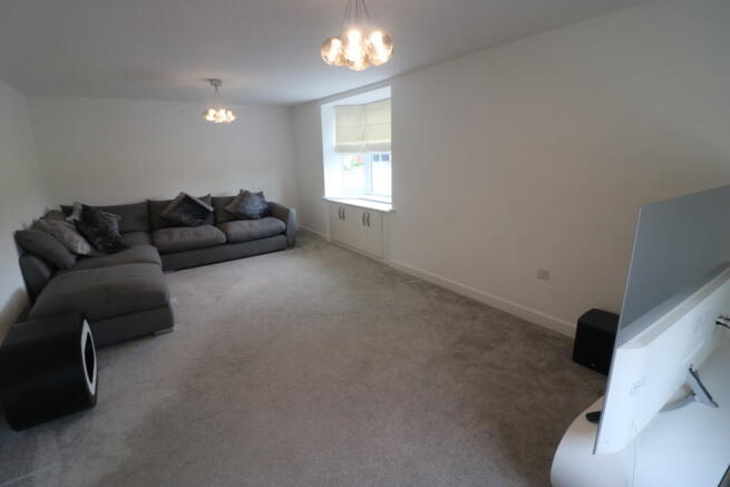 5 bed Detached to rent Image 8