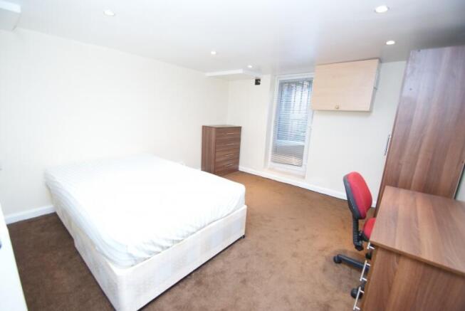 6 bed Terraced to rent Image 5