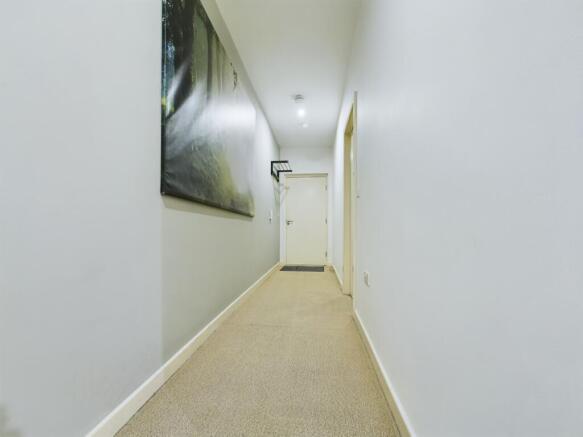 2 bed Apartment to rent Image 12