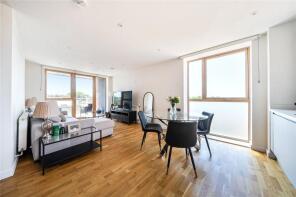 32, Ipswich Court, Copley Close, London W7 1DX