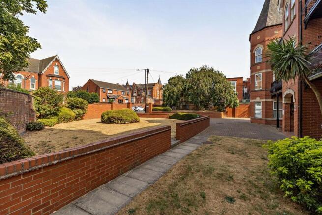 2 bed Apartment for sale Image 10