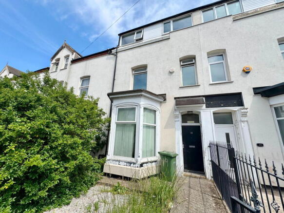 8 bed House Share to rent Image 12