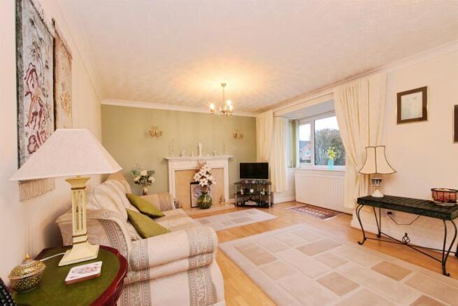 4 bed Detached for sale Image 10