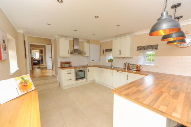Kitchen/Breakfast...