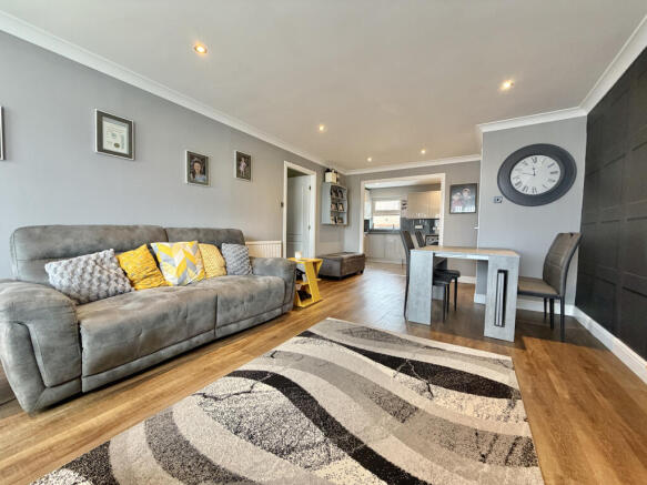 2 bed Flat for sale Image 4