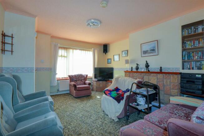 Living Room 2.jpg