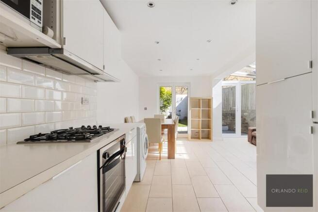 Flat A, 101 Dalyell Road SW9 9UT-5.jpg