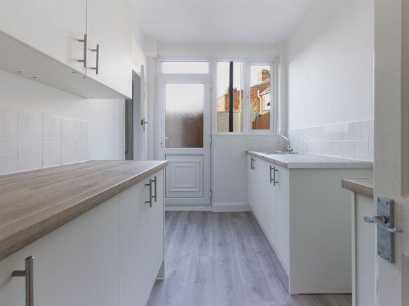 3 bed Terraced to rent Image 6