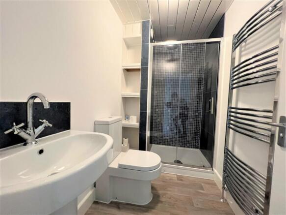2 bed Flat to rent Image 5