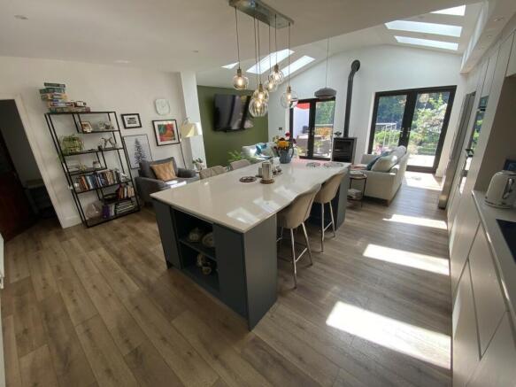 Kitchen/dining/living room