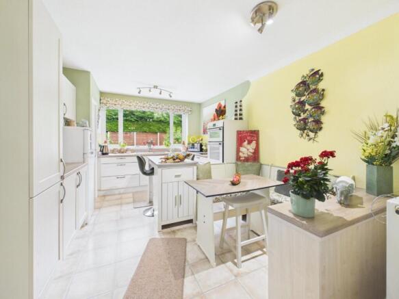 2 bed Flat for sale Image 5