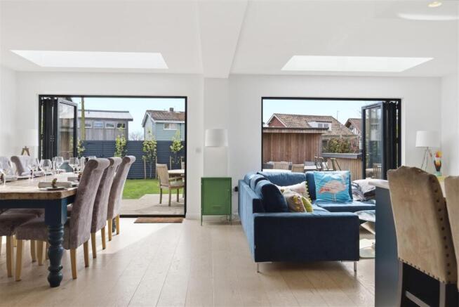 13 Halesworth Road 19.jpg