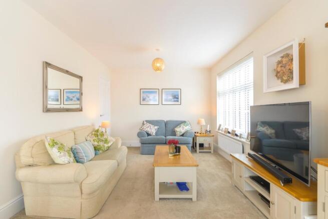 EZAELBBUHS60 - Living Room C.jpg