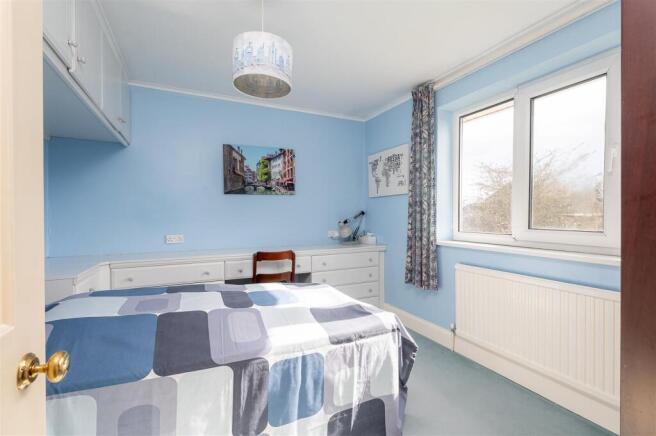 4 bed Detached for sale Image 11