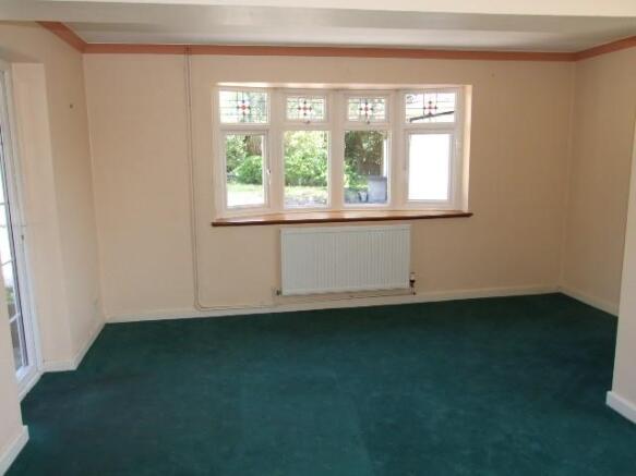 Lounge/Dining