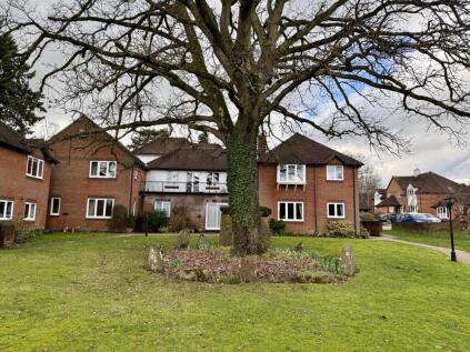 War Memorial Place, Henley-on-Thames, Oxfordshire, RG9