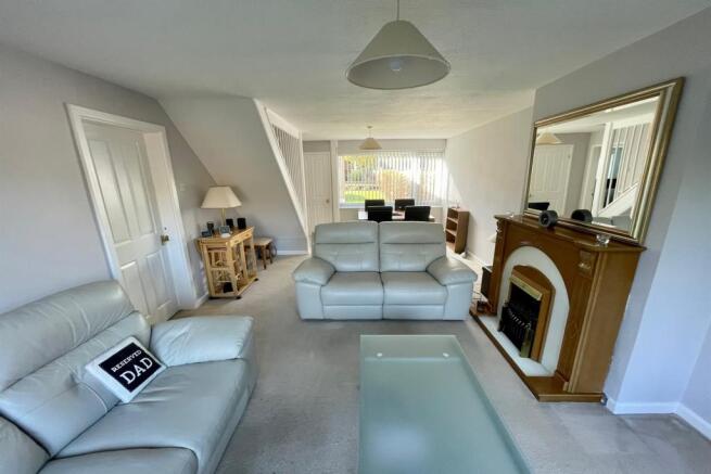 Lounge/Dining Room