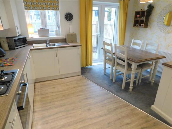 KITCHEN / DINING ROOM