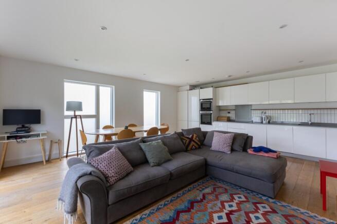 110818_Apartment-...