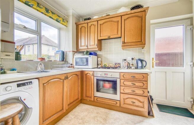 4 Kitchen.jpg