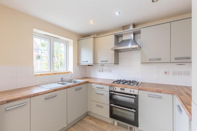 3 bed Town House to rent Image 4