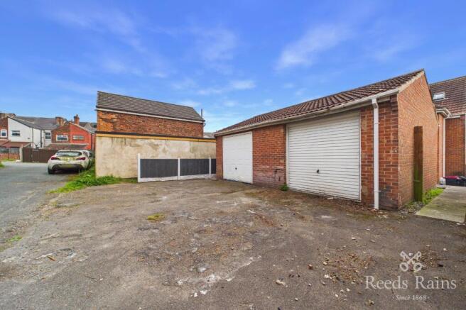 3 bed Semi-Detached to rent Image 11