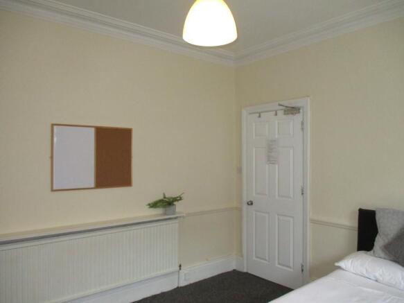 1 bed House Share to rent Image 8