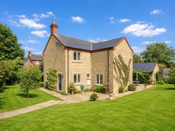 32, High Street, Roade, Northamptonshire, NN7 photo 4