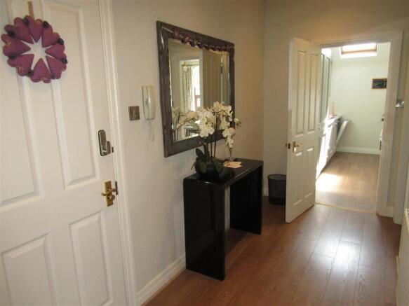 2 bed Apartment for sale Image 11