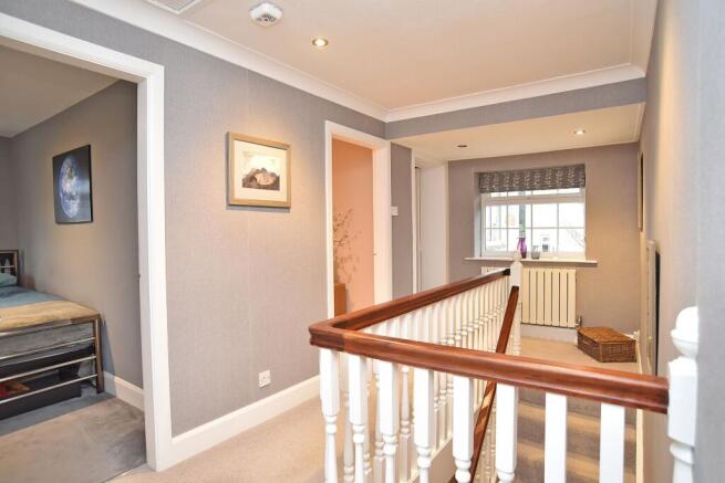 4 bed Detached for sale Image 9