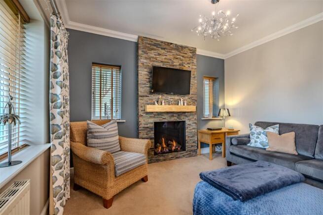 6 bed Detached for sale Image 4