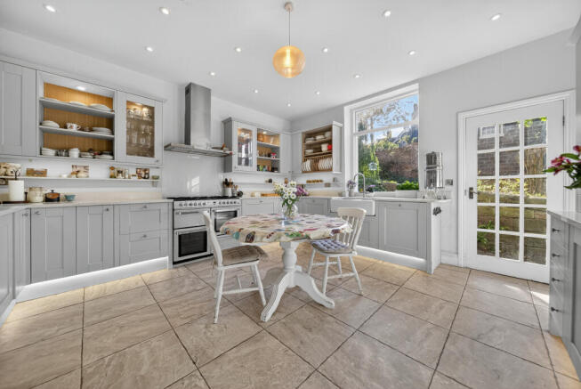 13 bed Detached for sale Image 12