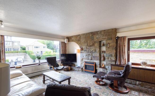 4 bed Bungalow for sale Image 3