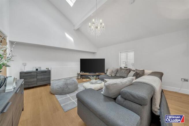 6 bed Detached for sale Image 10