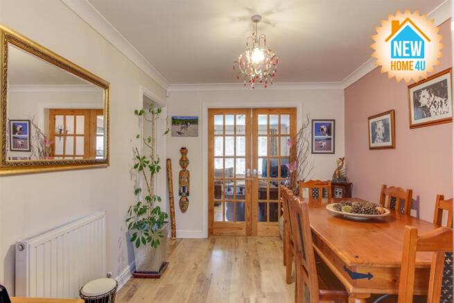 DINING ROOM: