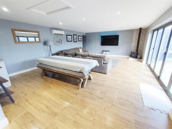 Abbots Drive, Crowland, Peterborough photo 4