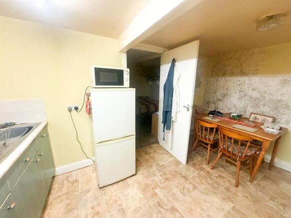 3 bed Apartment for sale Image 11