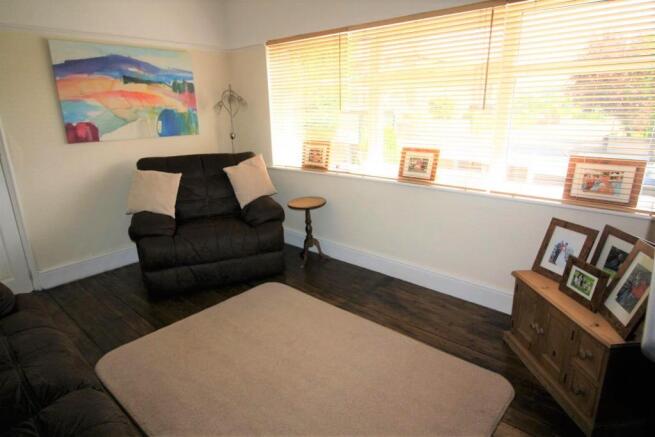 Living Room 1..jpg