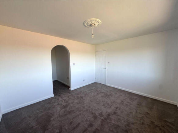 4 bed Detached to rent Image 8
