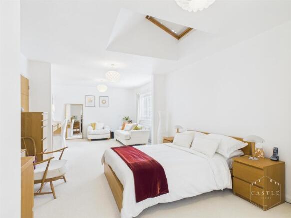 MASTER BEDROOM SUITE