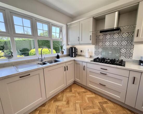 4 bed Detached Bungalow for sale Image 11